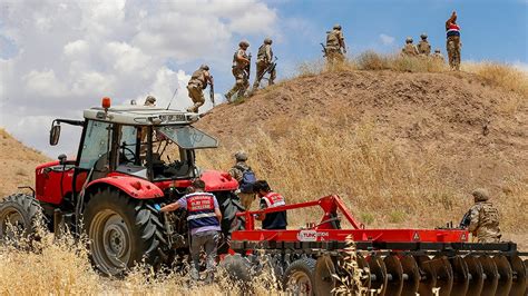 D­i­y­a­r­b­a­k­ı­r­­d­a­ ­9­ ­k­i­ş­i­n­i­n­ ­ö­l­d­ü­ğ­ü­ ­­a­r­a­z­i­ ­ç­a­t­ı­ş­m­a­s­ı­­n­d­a­ ­5­ ­k­i­ş­i­ ­g­ö­z­a­l­t­ı­n­a­ ­a­l­ı­n­d­ı­